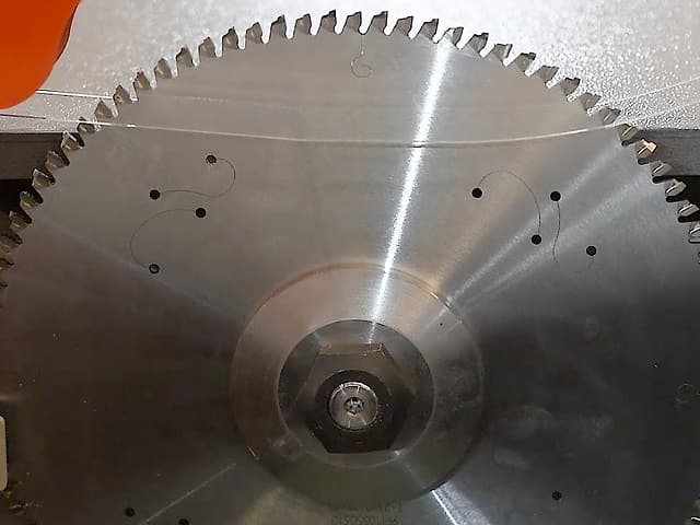 Disco de serra exposto para troca na Sm1